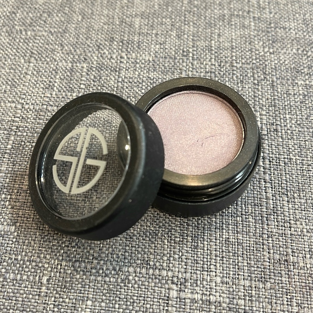 Studio Gear “Golden Smoke” Eyeshadow